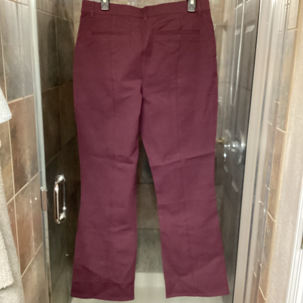 NWT Isaac Mizrahi 24/7 Burgundy bootcut pants with seam Size 12